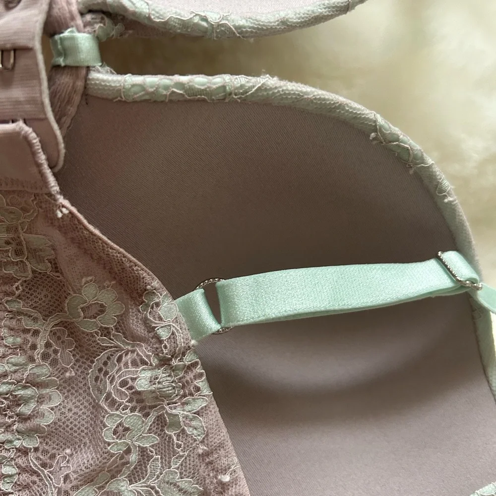 Victoria's Secret Pastel Lace Bra - Picture 3 of 5